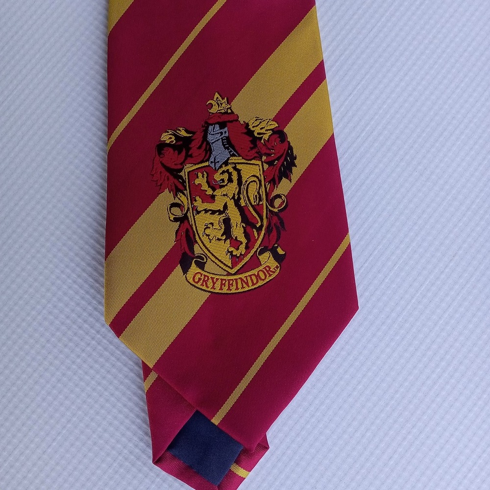 Harry Potter Men's Necktie Tie Polyester Gryffindor Crest Maroon Gold Stripe 54" - Picture 2 of 7